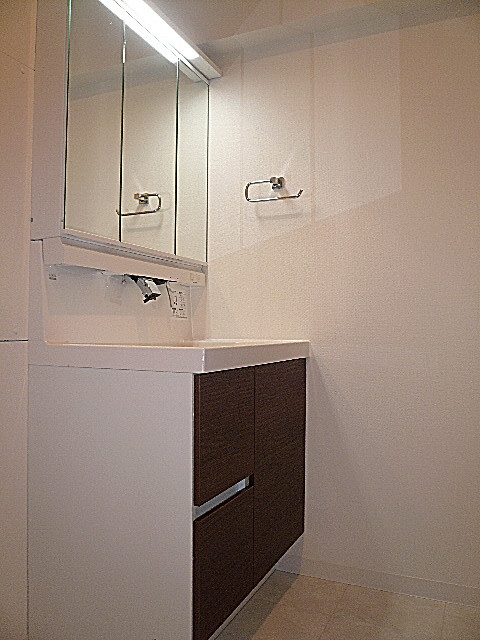藤和用賀コープ　洗面化粧台です。