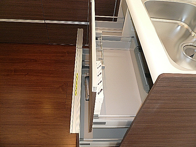 藤和用賀コープ　スライド式収納。