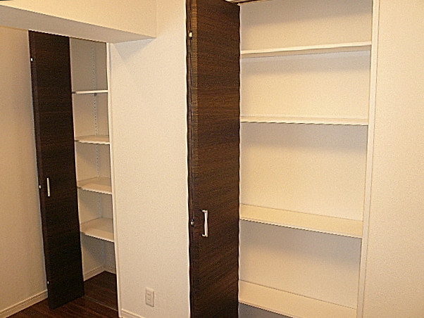 洋室5.0帖　収納。