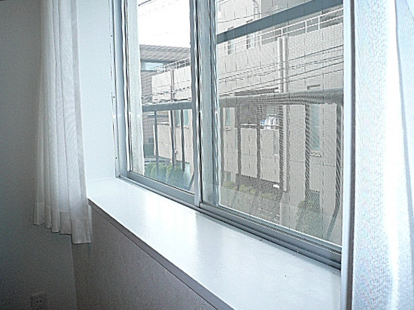 洋室5.0帖　出窓。