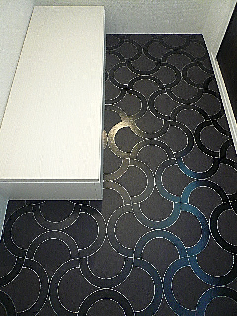 トイレ　吊戸棚。