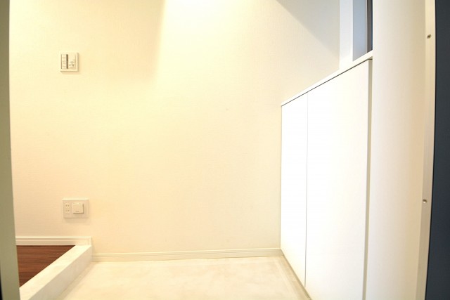 馬事公苑前ハイム2号棟　玄関床