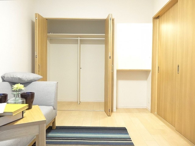 幅広のクローゼット