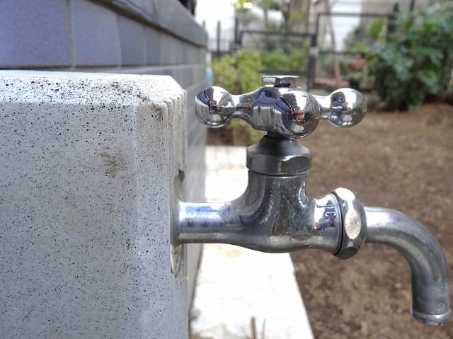 お庭に水道アリ