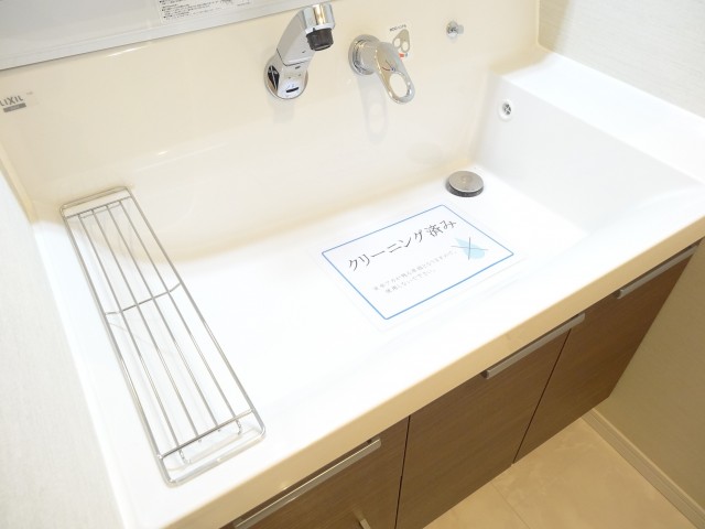 スタイリッシュなスクエア型洗面ボウル