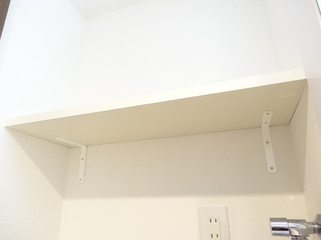 洗濯機置場上の収納棚