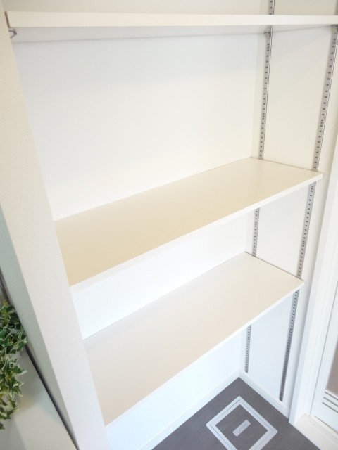 洗面室の収納棚