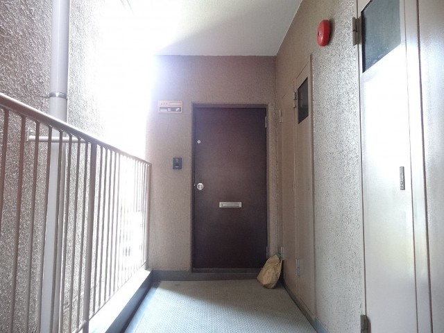 シャルマンコーポ第2芦花公園　玄関前