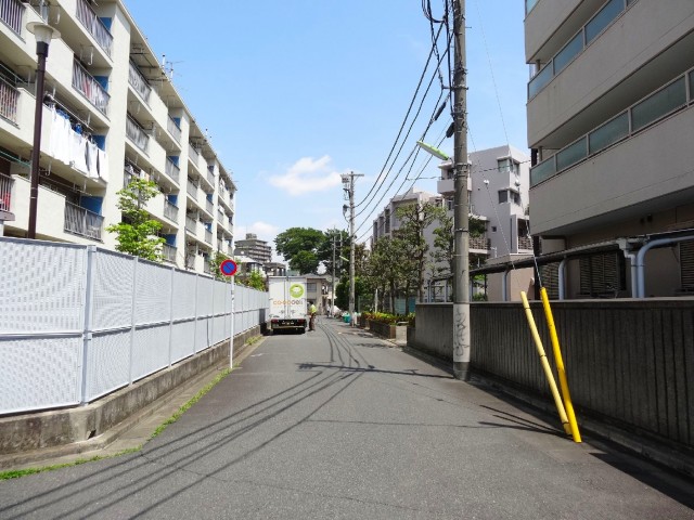 シャルマンコーポ第2芦花公園　前面道路