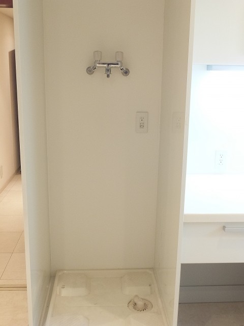 赤坂アーバンライフ　洗濯機置場