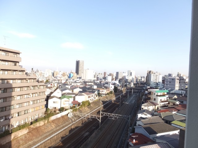 ビッグ武蔵野池袋　8階廊下眺望