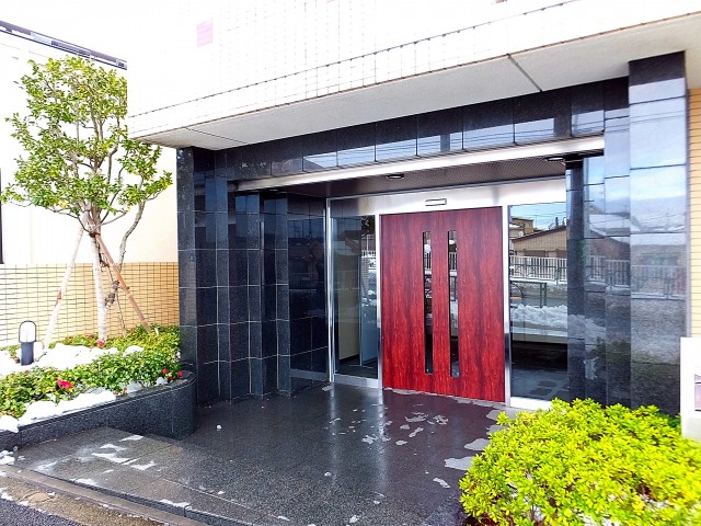 ゼファー明大前クローチェ　エントランス