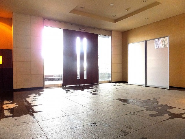 ゼファー明大前クローチェ　エントランスホール