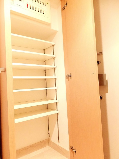 ゼファー明大前クローチェ　シューズボックス105