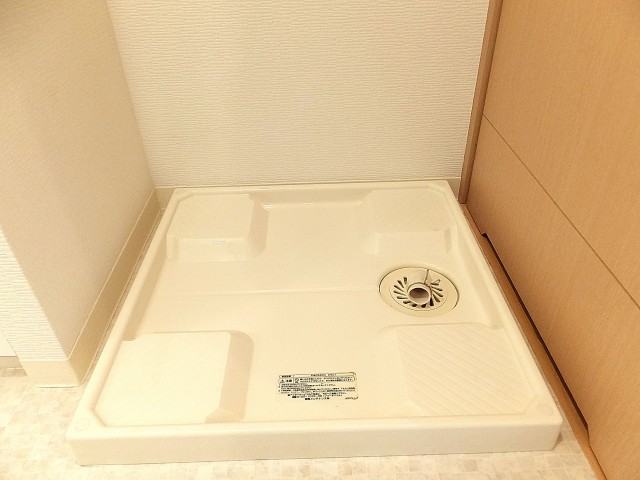 ゼファー明大前クローチェ　洗濯機置場105