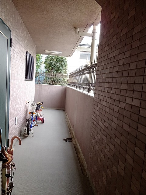 ロイヤルパレス東中野　共用廊下