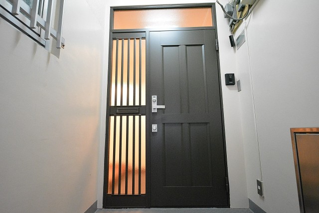 中央マンション　玄関扉