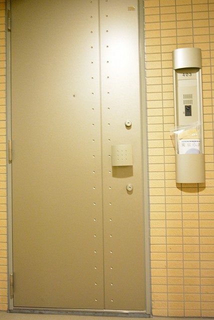 ゼファー明大前クローチェ　玄関扉403