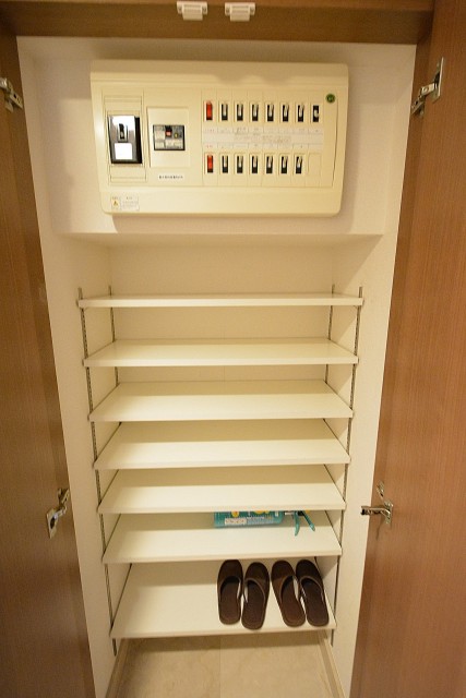 ゼファー明大前クローチェ　シューズＢＯＸ403