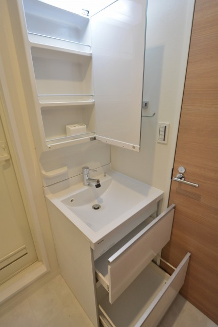 月島四丁目住宅　洗面台収納