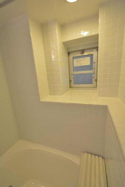 月島四丁目住宅　バスルーム窓