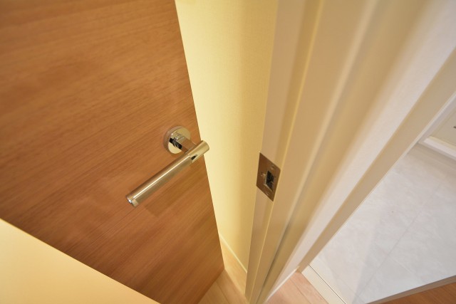 月島四丁目住宅　リビングへ