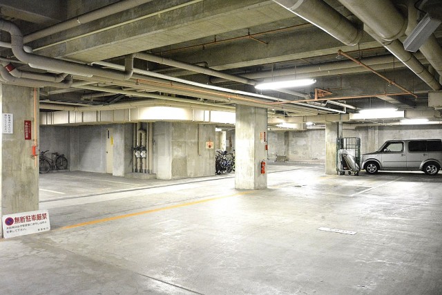 シャンボール常盤松　地下駐車場