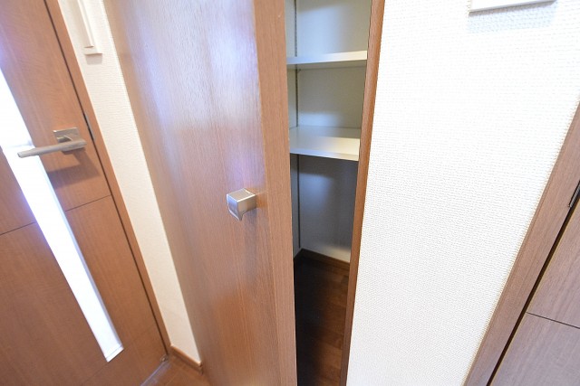 ゼファー明大前クローチェ　物入れ403