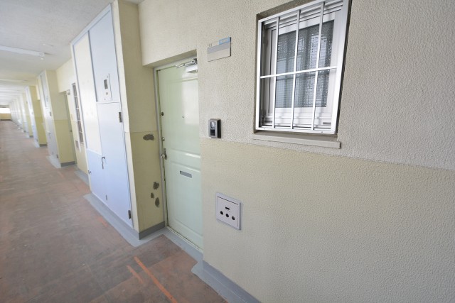 月島四丁目住宅　玄関外