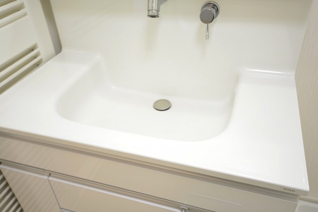 お掃除の楽なカウンター一体型洗面ボウル