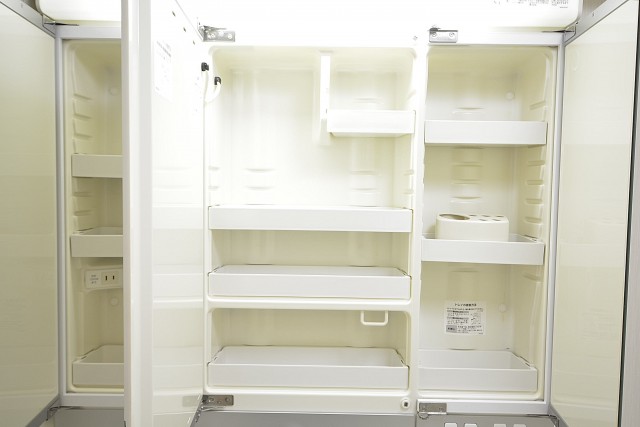 3面鏡の裏は一面収納