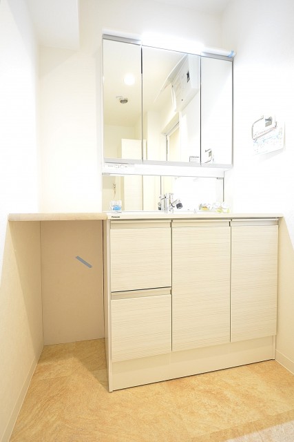 トゥール高輪　カウンター付き洗面化粧台