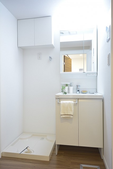 セイワパラシオン笹塚　洗面化粧台と洗濯機置場