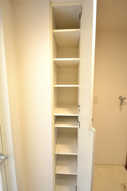 ゼファー明大前クローチェ　リネン棚403