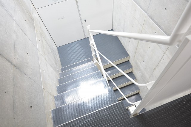 イソラ中目黒　共用階段
