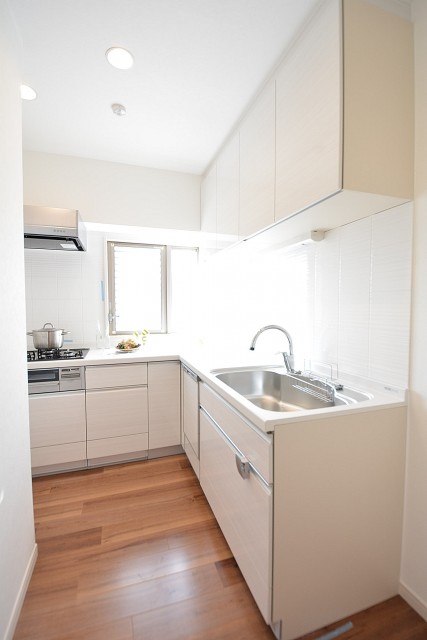 トゥール高輪　作業スペースの広いＬ字型キッチン