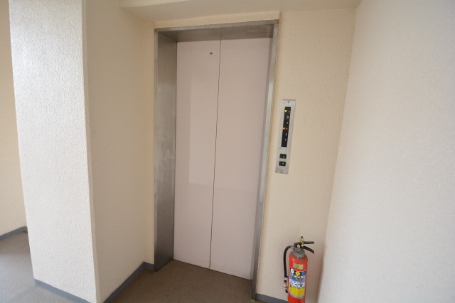 プラザ六番館　エレベータホール