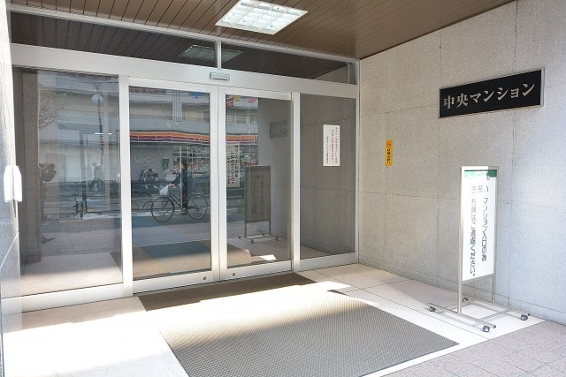 中央マンション　エントランス