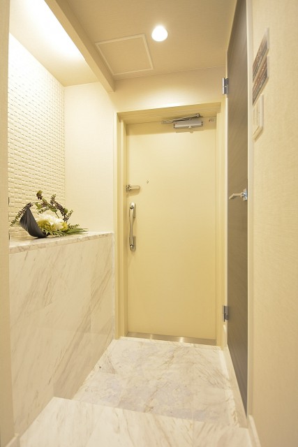 グランドメゾン幡ヶ谷　天然大理石貼りで高級感あります