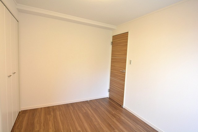 秀和幡ヶ谷レジデンス　洋室