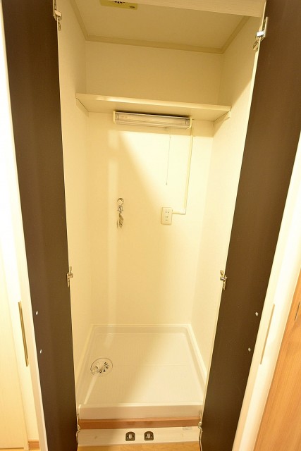 ライオンズマンション中野第２　　洗濯機置場