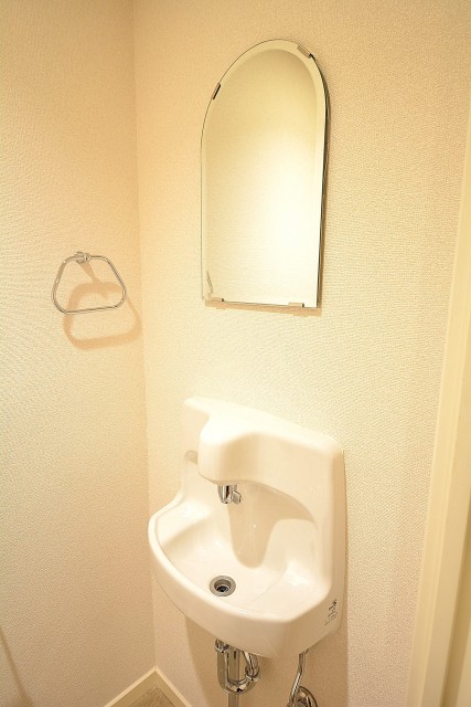 レジオン白金クロス　トイレ内の手洗い場