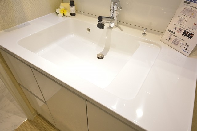 グランドメゾン幡ヶ谷　お掃除の楽なカウンター一体型洗面ボウル