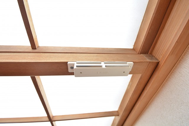 プラザ六番館　上げ下げ障子