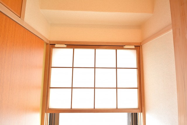 プラザ六番館　上げ下げ障子