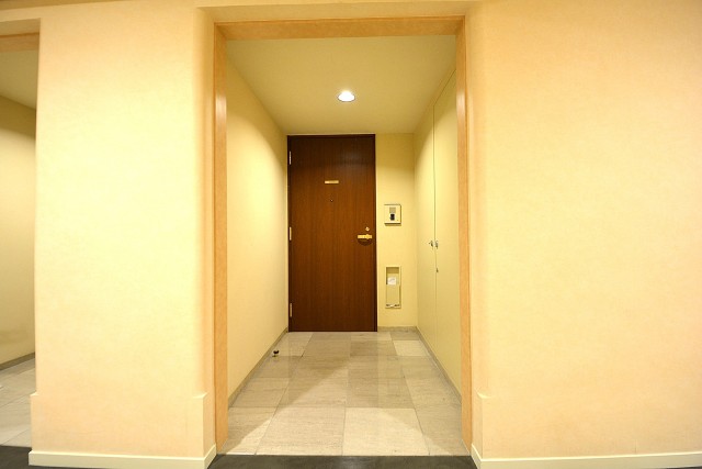 レジオン白金クロス　玄関前