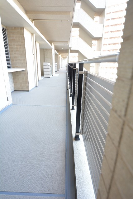 東京テラスＢ棟　共用廊下