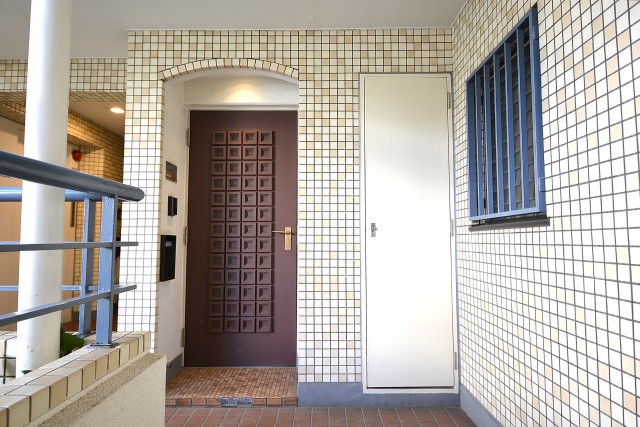 上馬ハイデンス　玄関前