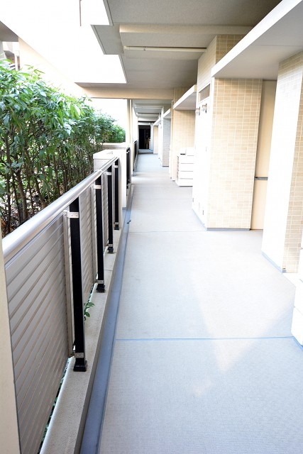 東京テラスＢ棟　共用廊下