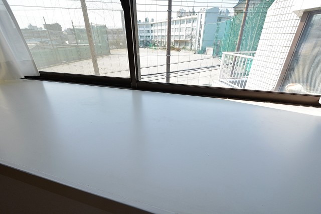 ライオンズマンション中野第２　　洋室出窓